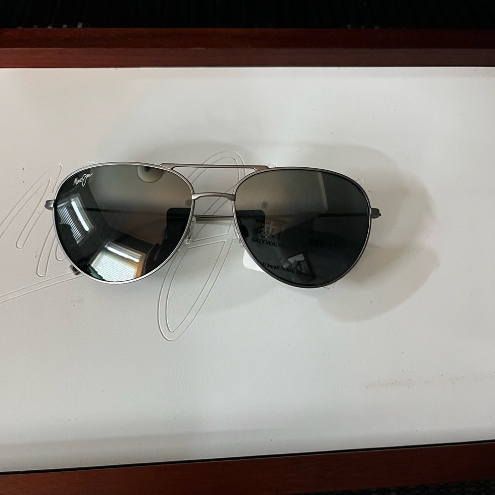 Authentic Maui Jim sunglass NWT